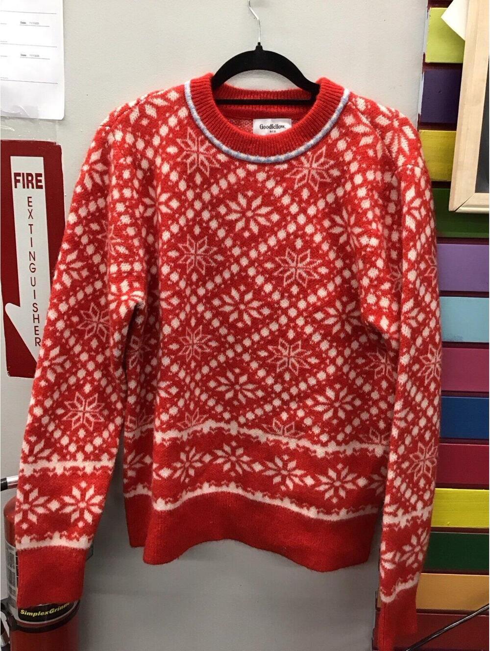 Goodfellow women’s holiday sweater small red thick super soft new target
